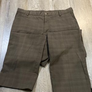 Nike Golf Men’s Pants in Brown with Light Plaid